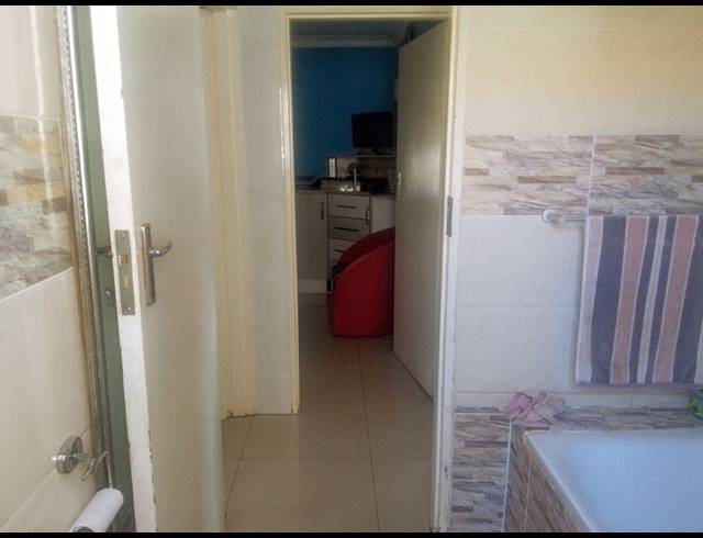 3 BEDROOM FREEHOLD FOR SALE IN PROTEA GLEN